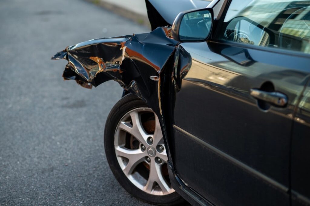Auto ongeval? Schade indienen bij de verzekeringen.